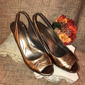 Naturalizer sling back peep toe heels!